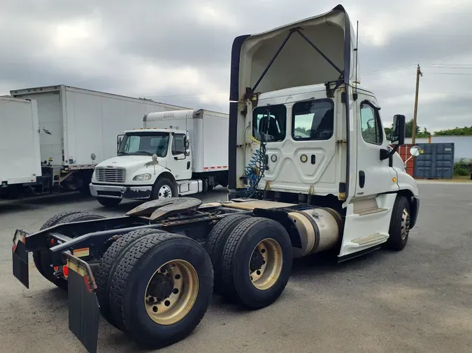 2019 FREIGHTLINER/MERCEDES CASCADIA 125