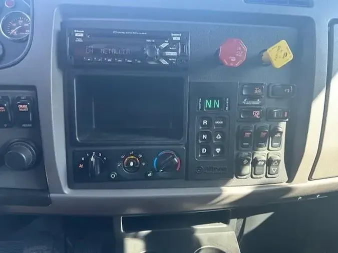 2021 Peterbilt 348