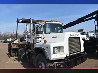 1995 MACK DM690