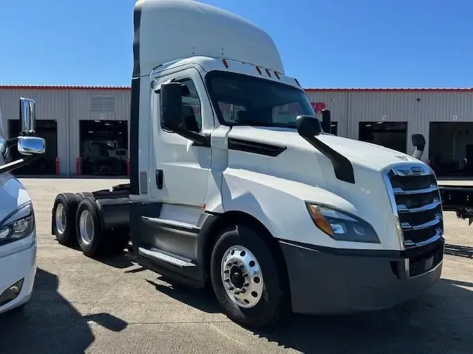 2019 Freightliner CASCADIA 126