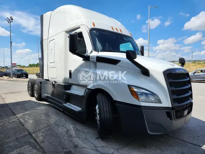 2021 FREIGHTLINER Cascadia 126