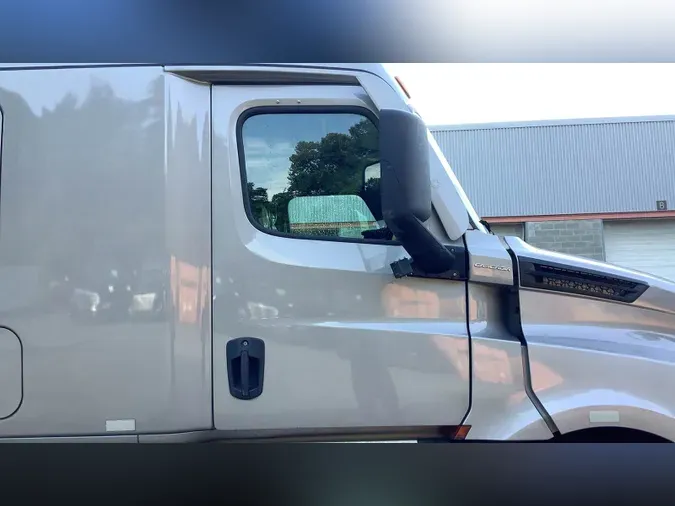2024 Freightliner Cascadia 126