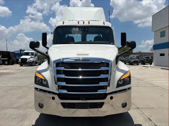 2022 Freightliner Cascadia 126