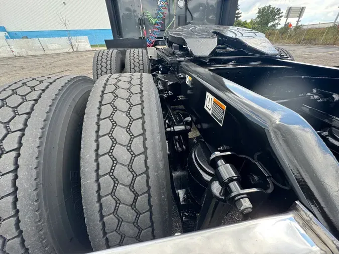 2024 Kenworth W990