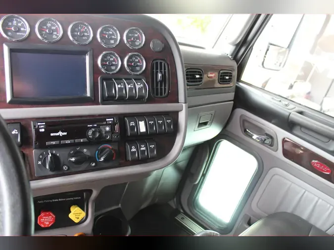 2024 Peterbilt 389