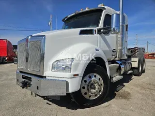 2022 KENWORTH T880