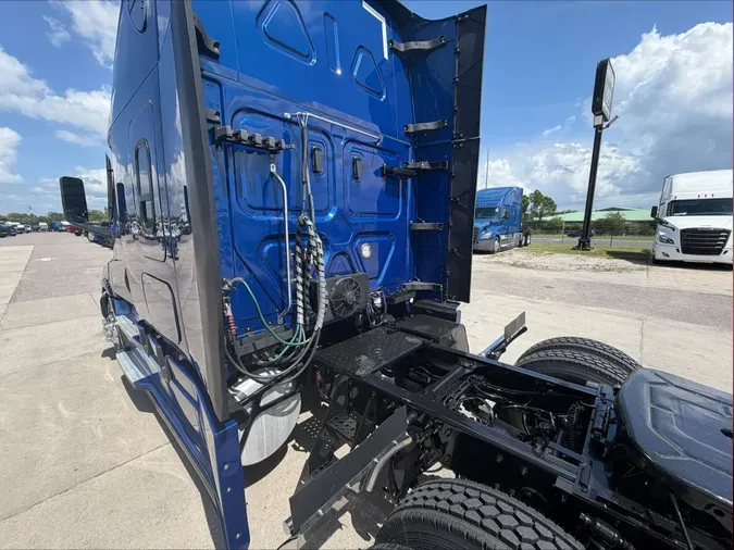 2022 Freightliner Cascadia 126