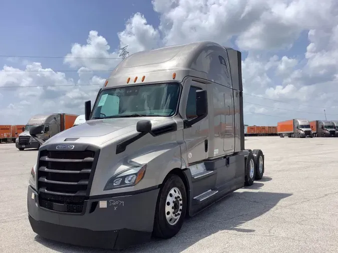 2022 Freightliner Cascadia 126
