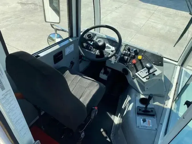 2022 AutoCar ACTT42