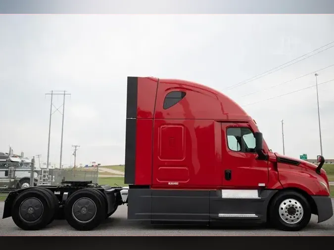 2021 FREIGHTLINER CASCADIA 126