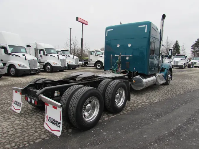 2023 Kenworth W990