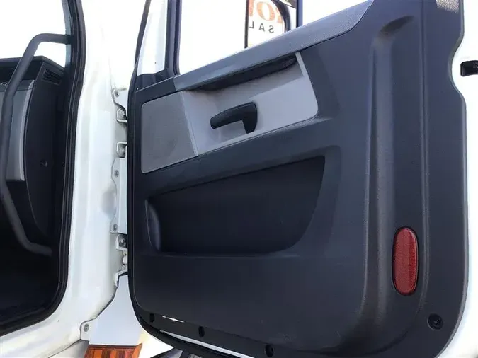 2021 FREIGHTLINER CA126