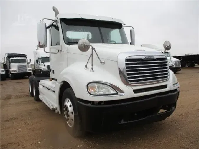 2017 FREIGHTLINER COLUMBIA 112