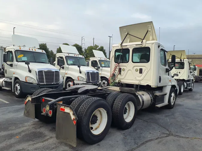 2015 FREIGHTLINER/MERCEDES CASCADIA 125