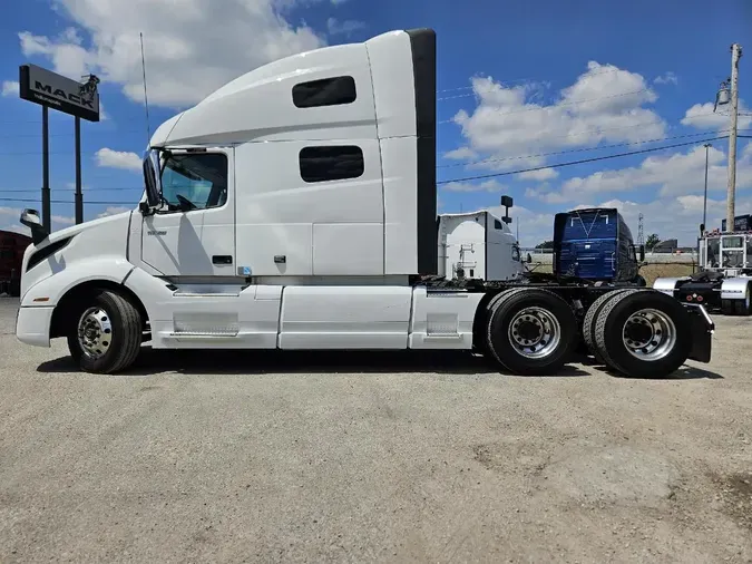 2020 VOLVO VNL64T760