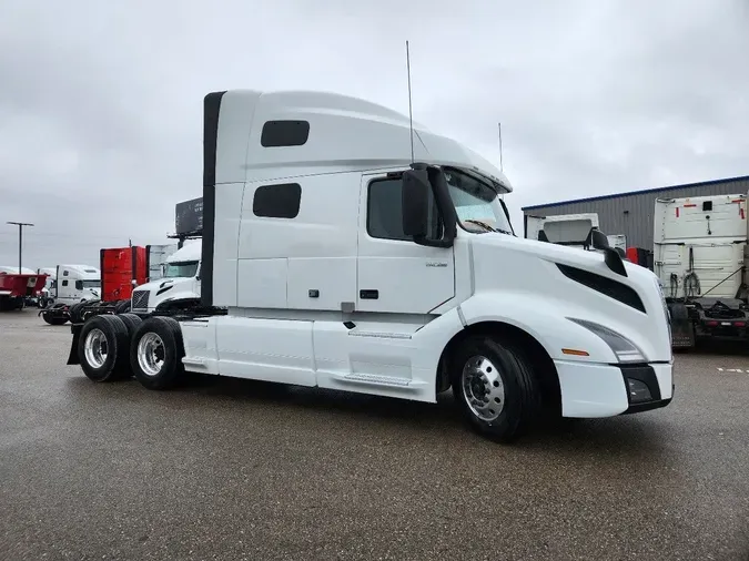 2021 VOLVO VNL64T760