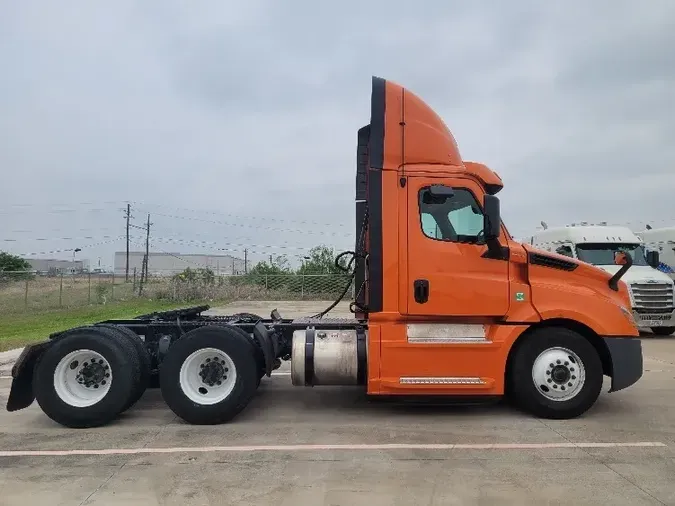 2019 Freightliner T12664ST