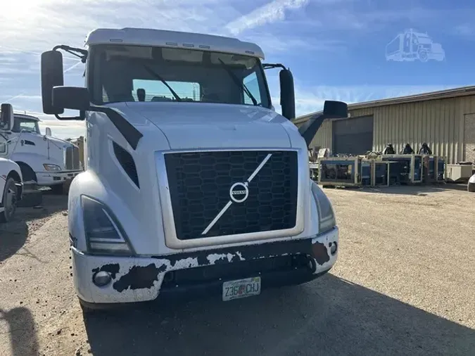 2018 VOLVO VNR64T300