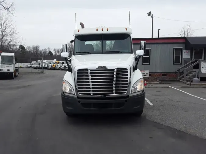 2017 FREIGHTLINER/MERCEDES CASCADIA 125