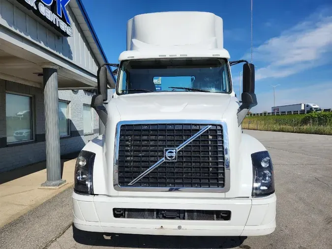 2018 VOLVO VNL64T300