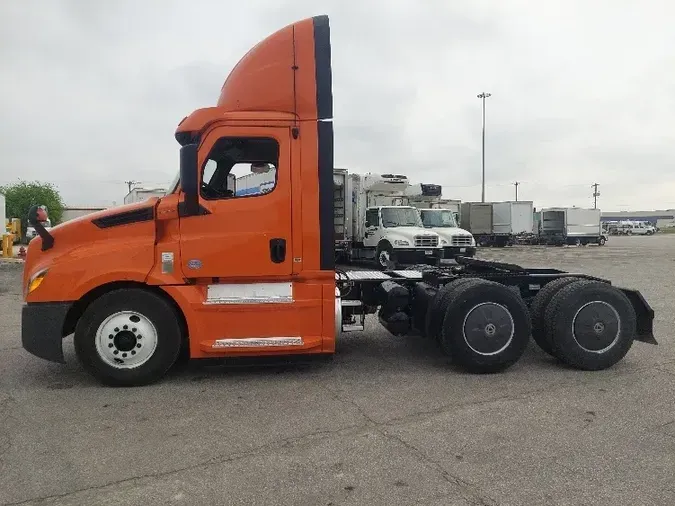 2019 Freightliner T12664ST