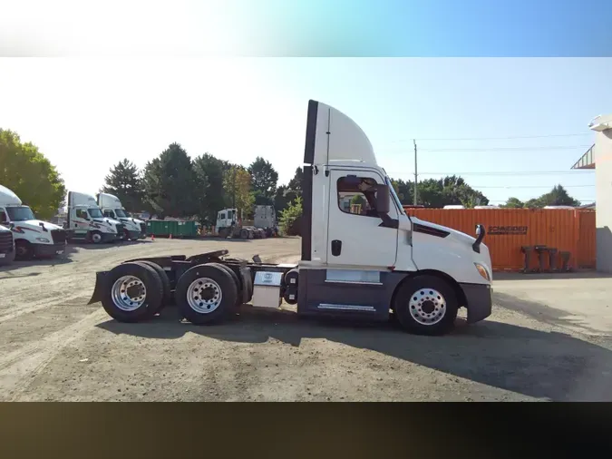 2020 Freightliner Cascadia 126
