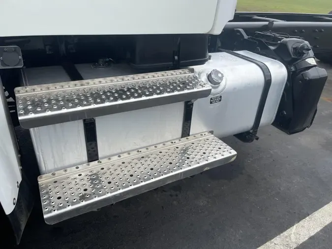 2022 Freightliner Business Class M2 112