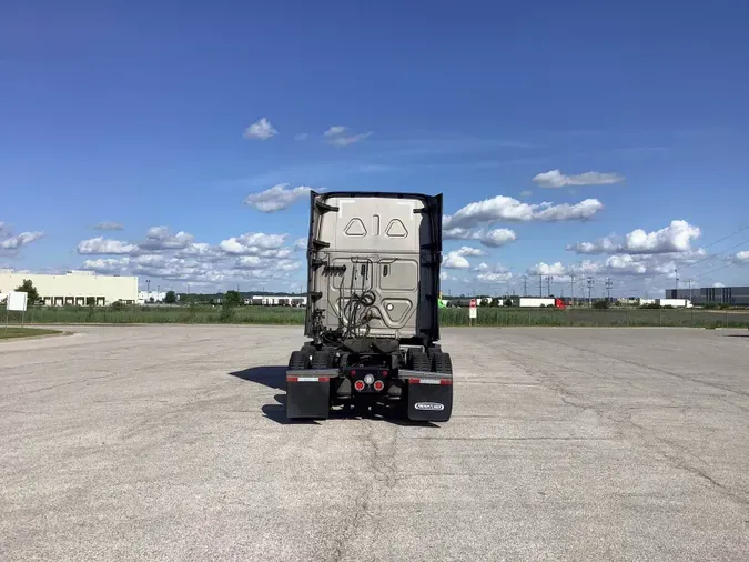 2024 Freightliner Cascadia 126