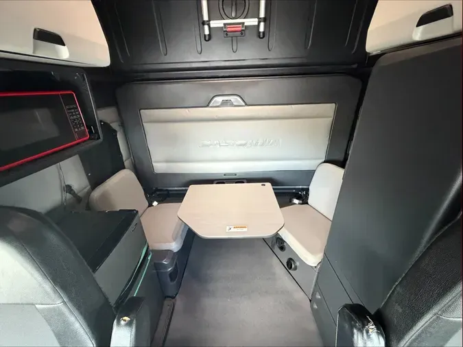2022 Freightliner Cascadia 126