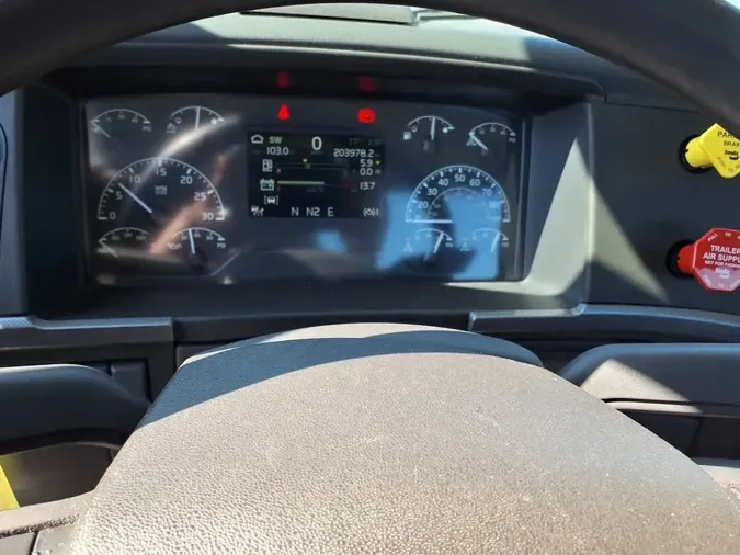 2019 VOLVO VNL64T-300
