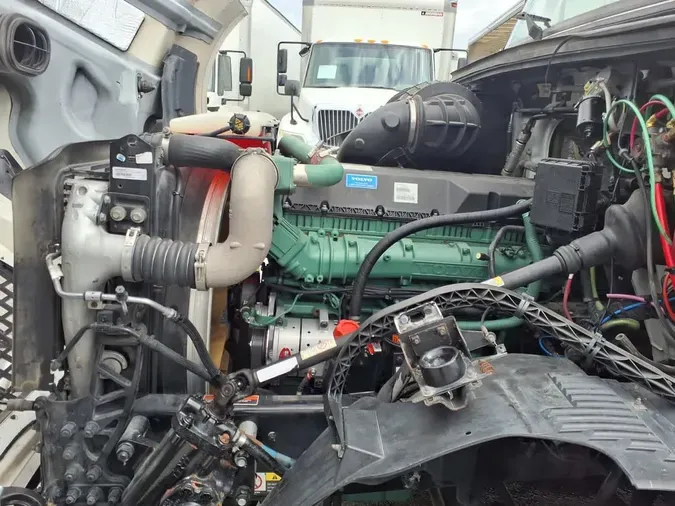 2017 VOLVO VNL64TRACTOR