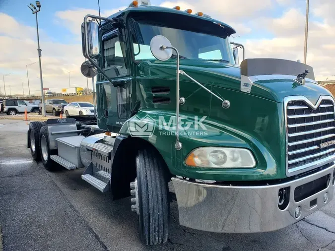 2017 MACK CXU613