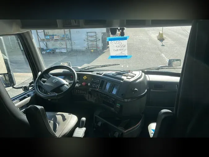 2023 Volvo VNL860