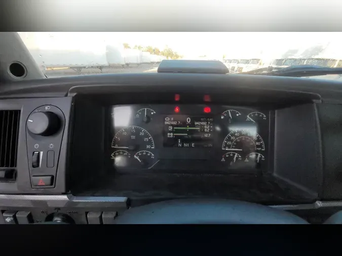 2019 Volvo VNL300