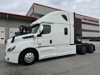 2024 Freightliner Cascadia&reg; Sleeper Cab 126" BBC 72" RR