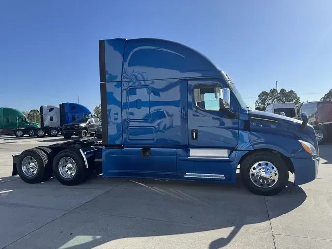 2020 Freightliner Cascadia 126