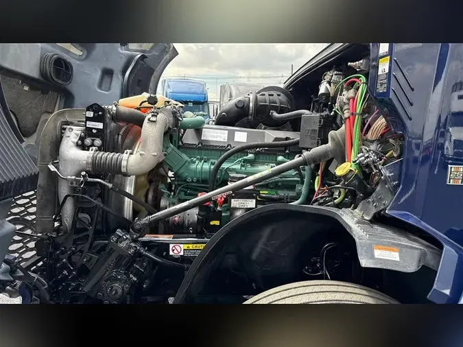 2022 VOLVO VNL760