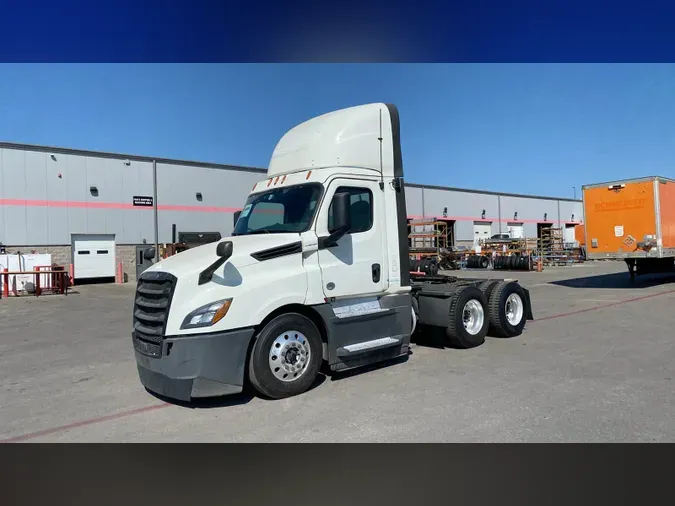2020 Freightliner Cascadia 126c43a7ec8455807e7de87fbc5afc6c6a8