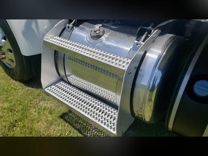 2020 Peterbilt 337