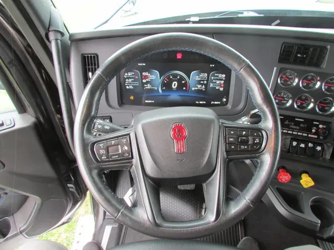 2023 Kenworth W990