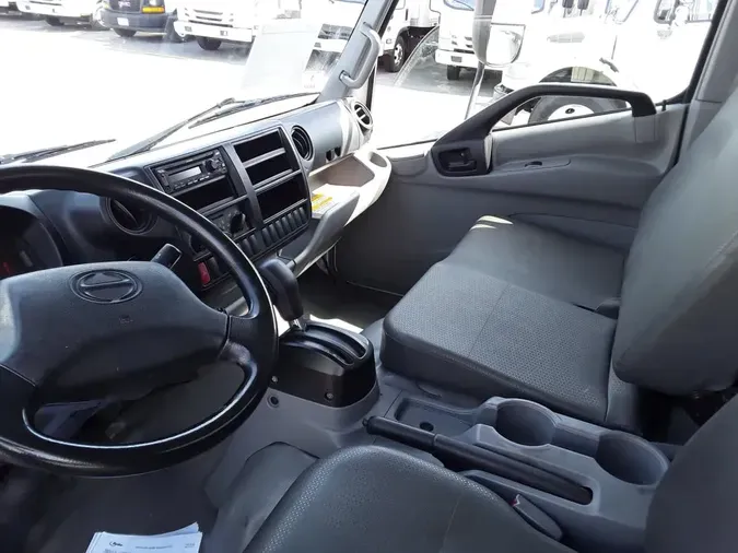 2019 HINO HINO 195