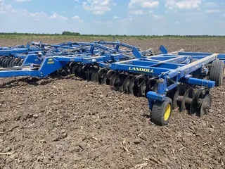 2013 Landoll 7431-33