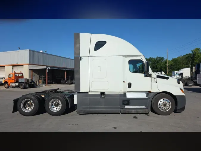 2023 Freightliner Cascadia 126c43f7f0a9d8e749f6b4b65689dc74c3d