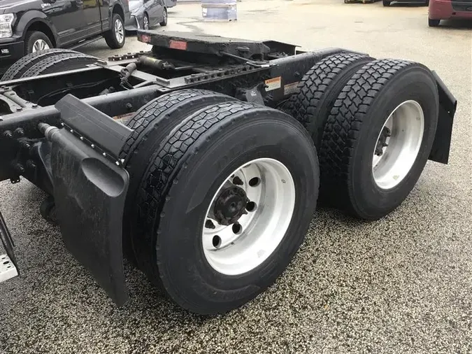 2019 FREIGHTLINER CA126