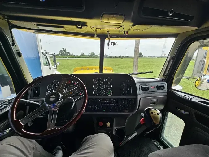 2014 PETERBILT 389