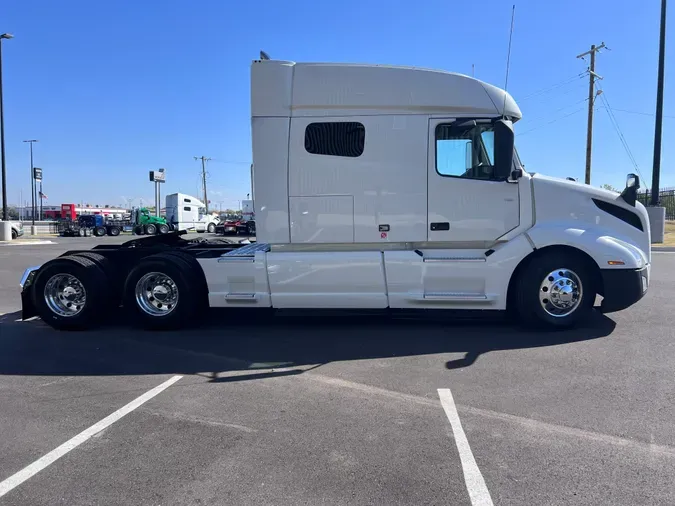 2020 VOLVO VNL64T740