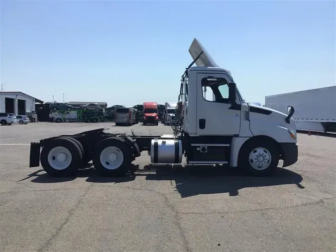 2019 FREIGHTLINER CA126