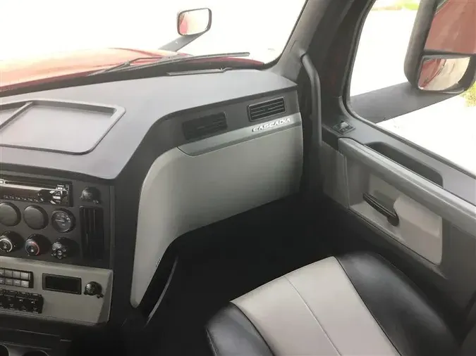 2019 FREIGHTLINER CA126