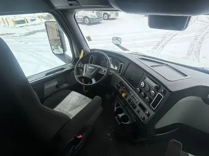 2022 Freightliner Cascadia 126