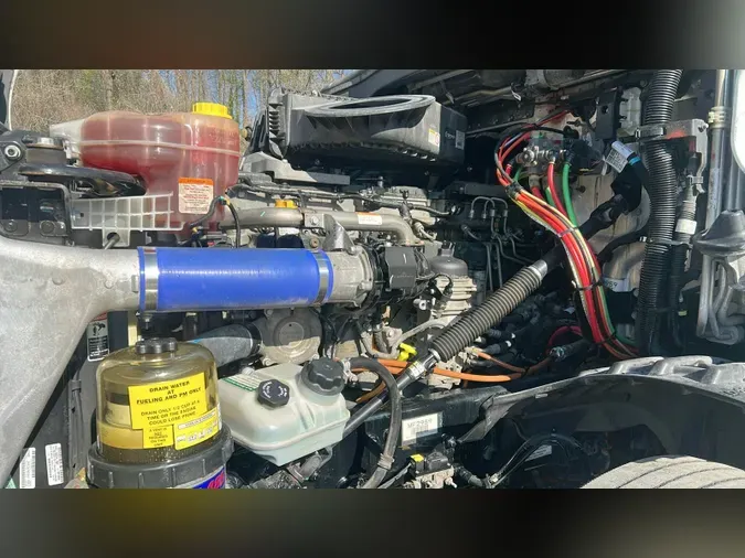 2021 Freightliner Cascadia 126